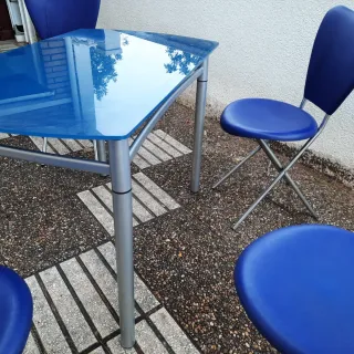Mesa cristal patas metálicas y 5 sillas