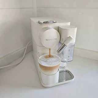 Cafetera Nespresso Latissima One Blanca
