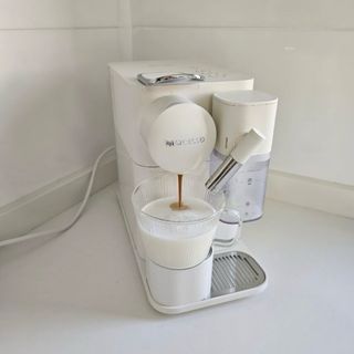 Cafetera Nespresso Latissima One Blanca