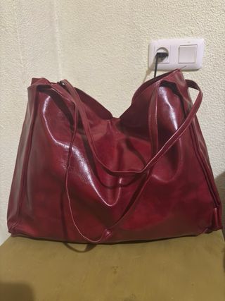 Bolso de hombro burdeos