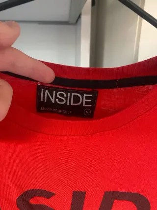 Camiseta Inside roja manga larga