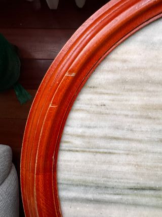 Mesa de centro ovalada de madera y mármol