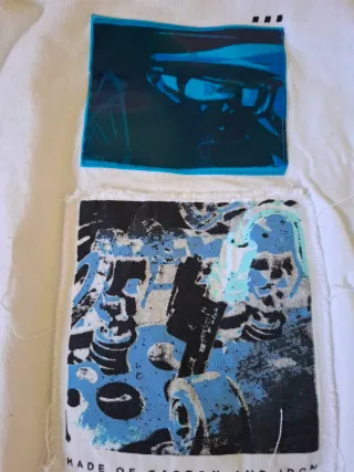 Camiseta del Bershka manga larga blanca y azul.