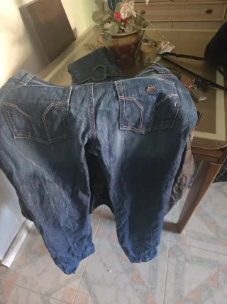 Lote Ropa marca.Vaqueros. Ciclismo. Sudaderas.