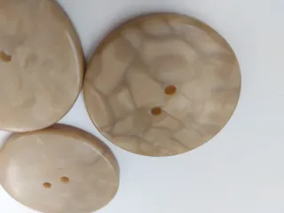 3 Botones Antiguos Troquelados Años 40