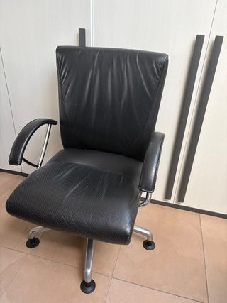 Sillón de oficina negro