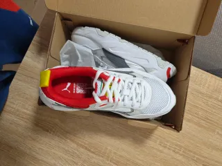 Sneakers Puma bianche rosse taglia 38.5 nuove