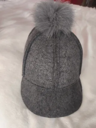 Gorra de lana con pompón
