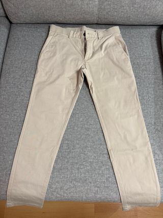 Pantalón beige chino Mango