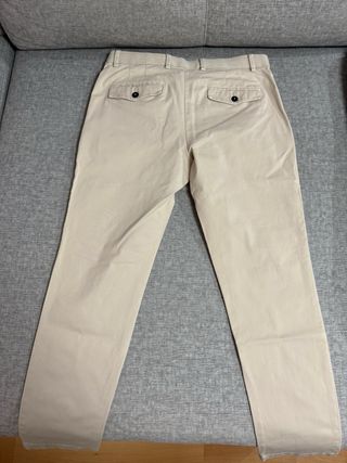Pantalón beige chino Mango