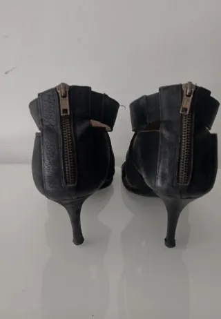 Sandalias de piel negra y tacón talla 41