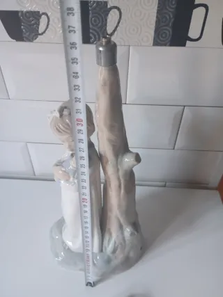 Lámpara porcelana niña con árbol