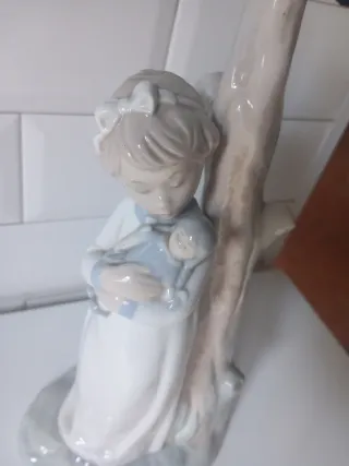 Lámpara porcelana niña con árbol