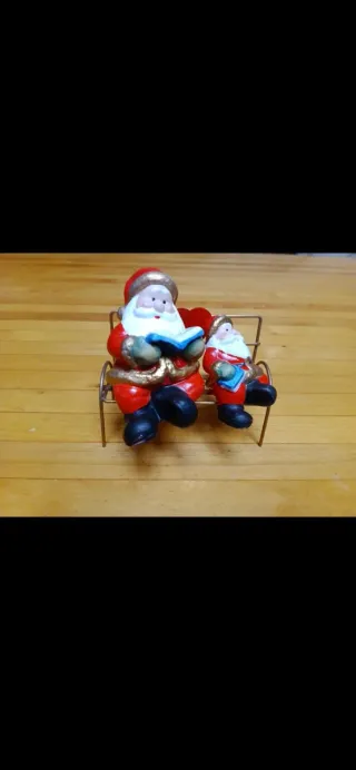 2 Babbi Natale su panchina decorativa