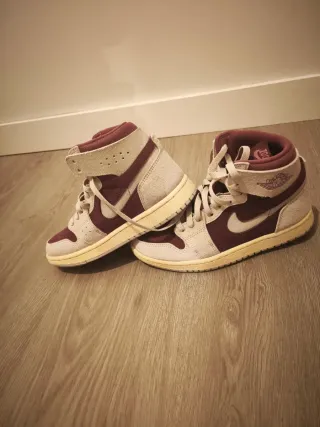 Zapatillas Nike Jordan chica beige/morado