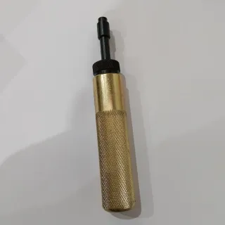 Rasquete de latón con mango moleteado