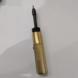 Rasquete de latón con mango moleteado