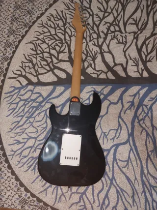 Guitarra Eléctrica Negra Precio negociable.