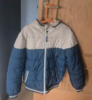 Chaqueta beige y azul