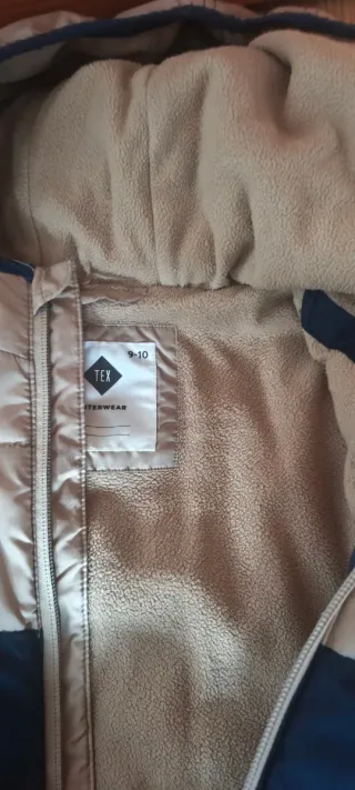 Chaqueta beige y azul