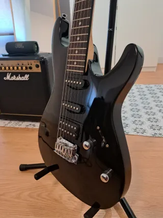 Ibanez GIO eléctrica + funda. Amplificador Academi