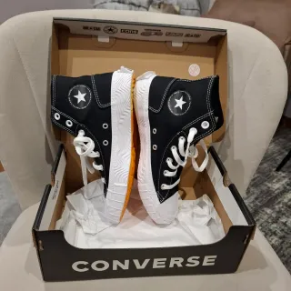 Zapatillas Converse Negras y Blancas talla 37.5