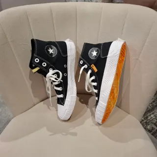 Zapatillas Converse Negras y Blancas talla 37.5