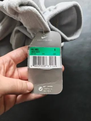 Guantes Nike Grises Y2K Polar