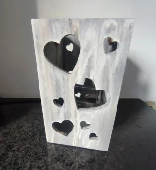 Lanterna shabby chic in legno con cuori