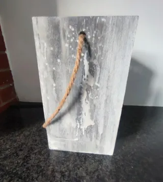 Lanterna shabby chic in legno con cuori