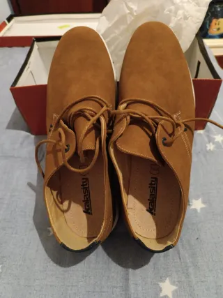 Zapatos de piel Kalasity marrones