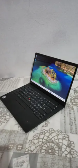 Lenovo ThinkPad X1 Carbon Gen 8 i5