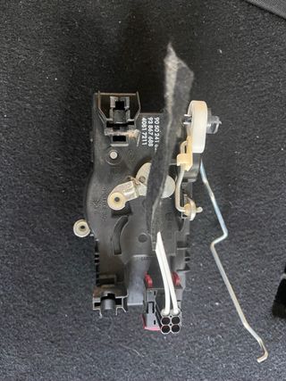 905024162R Cerradura puerta trasera