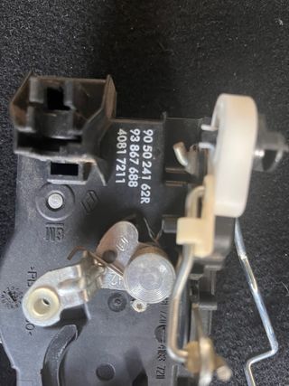 905024162R Cerradura puerta trasera