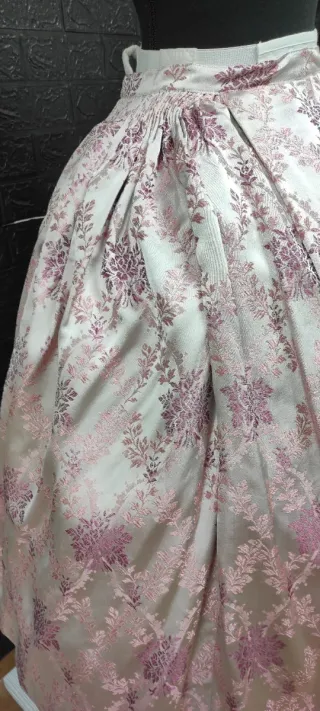 Falda Fallera Fondo perla y tonos rosas