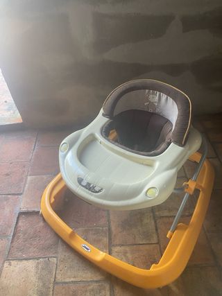 Andador Jane color crema y amarillo