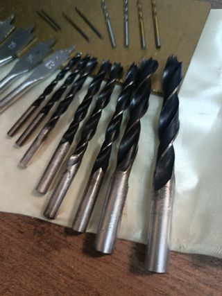 Lote brocas grandes y pequeñas de madera y metal