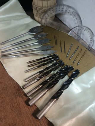 Lote brocas grandes y pequeñas de madera y metal