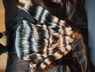 Camisa de mujer azul y blanca