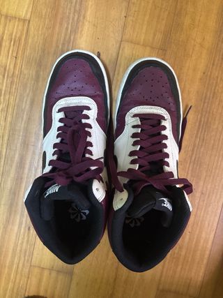 Zapatillas Nike Morado y Blanco