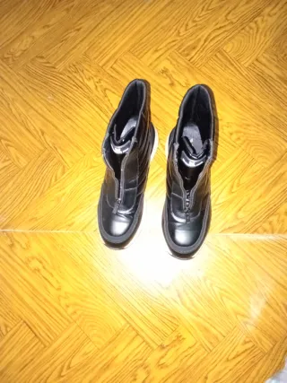 Botas negras con cremallera