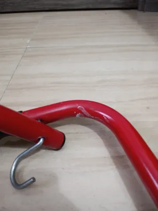 Soporte Pared Bicicleta Metálico rojo y goma negra