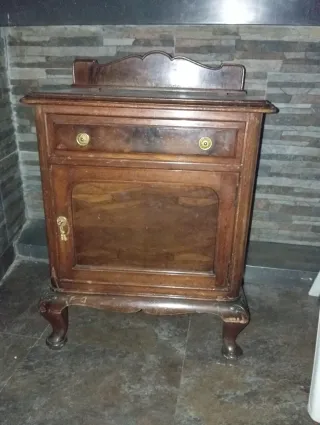 Mesilla de noche de madera