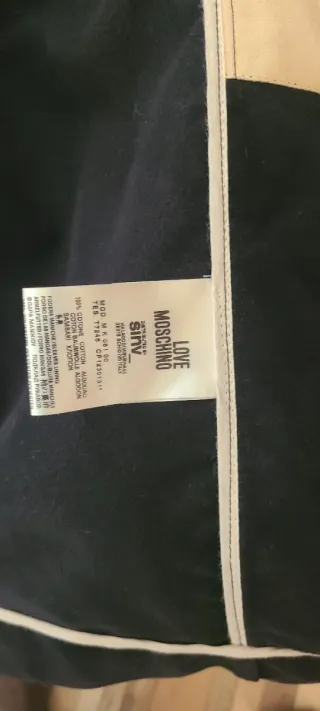 Abrigo Hombre Parka Love Moschino azul marino.