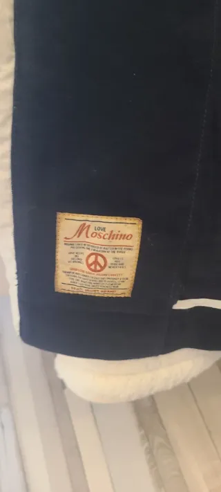 Abrigo Hombre Parka Love Moschino azul marino.