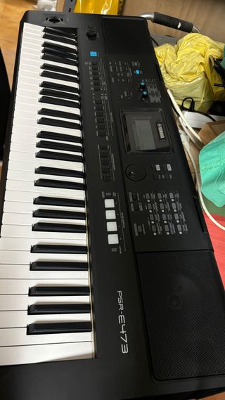 Teclado Yamaha PSR-E473 - 61 teclas