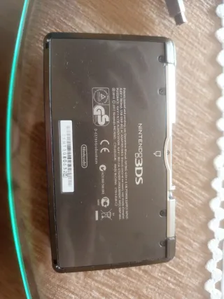 Nintendo 3ds + cargador y funda