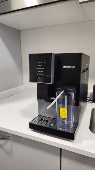 Cafetera Cecotec Superautomática Negra