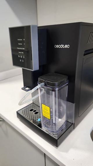 Cafetera Cecotec Superautomática Negra