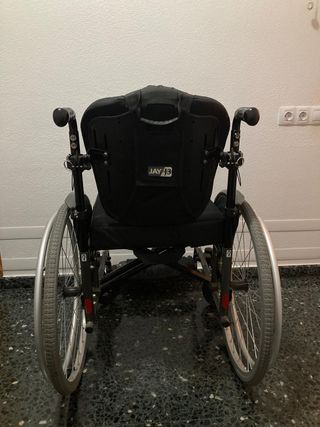 Silla de ruedas negra